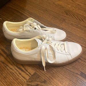Never worn before puma sneakers